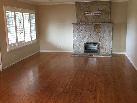 2nd image of 1017 Pacific Ave
