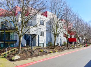 920 NW Naito Pkwy APT J7, Portland, OR