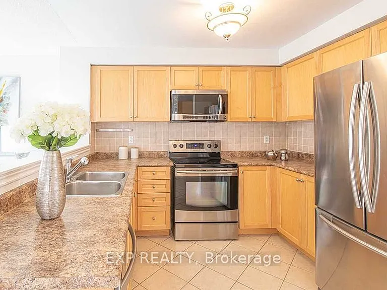 8 Rampart Cres — Photo 6