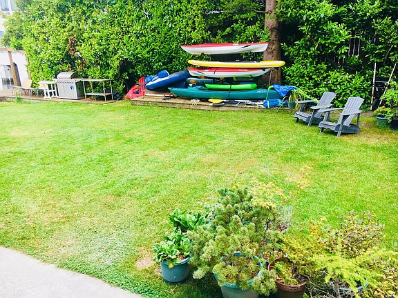 Barbecue area and water toys