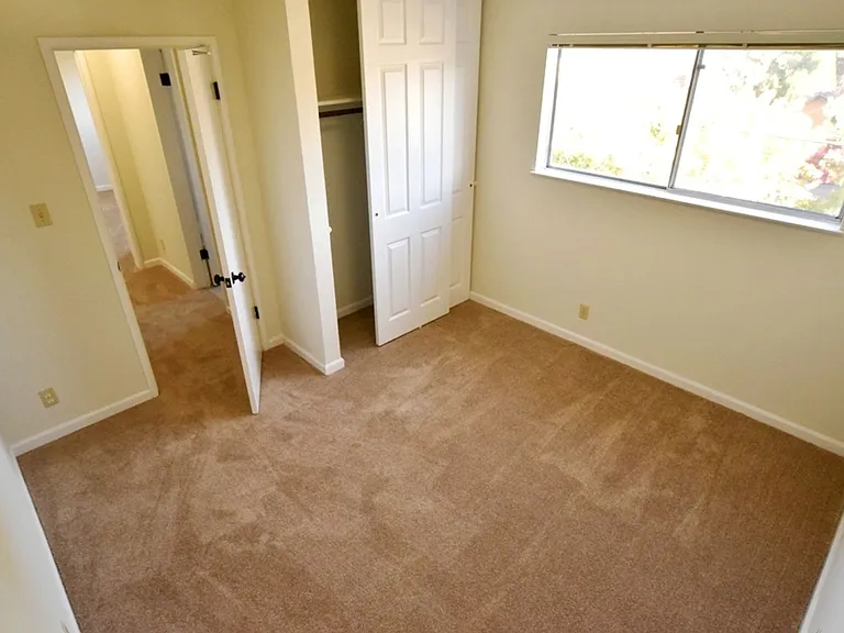 2132 Roosevelt Ave — Photo 13