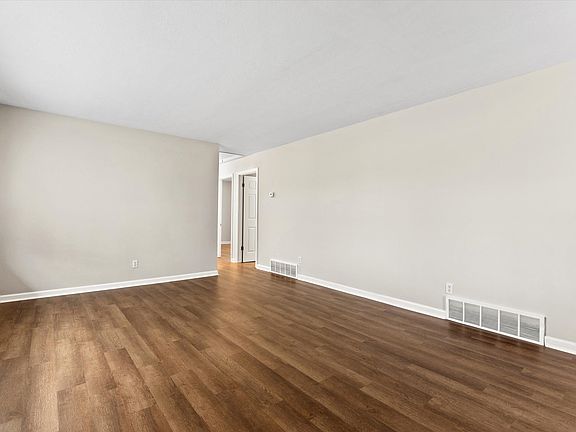 3rd image of 601 Anniston Dr