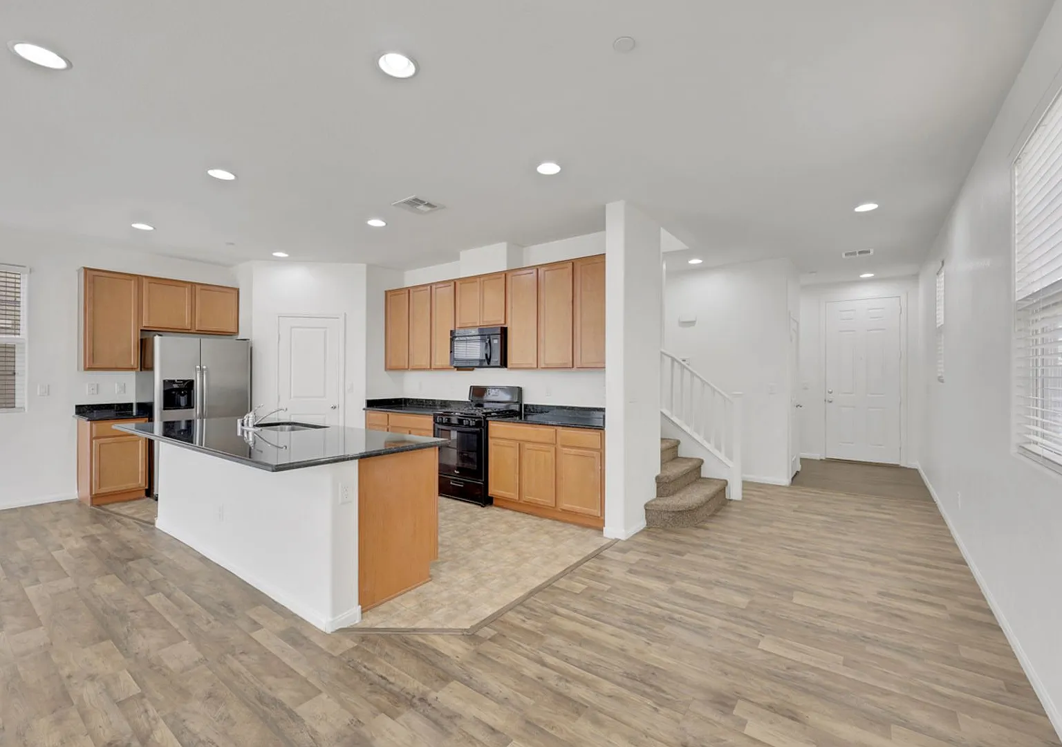 5 Bedroom in Henderson — Photo 2