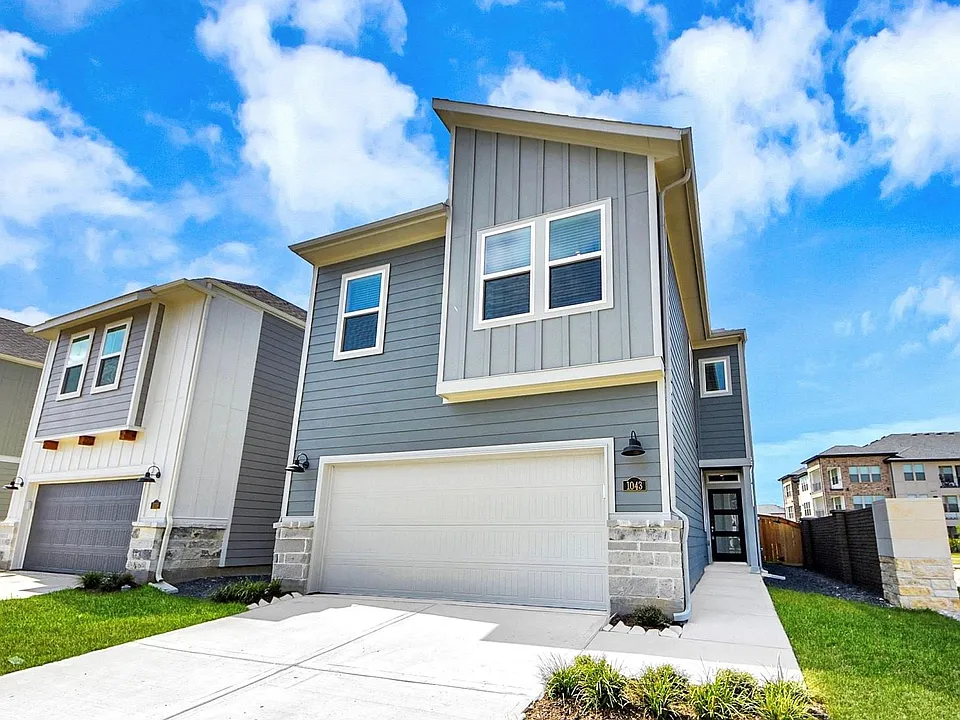 1043 Cedar Place Ln