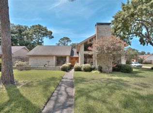 2702 S Pinehill Dr, Pearland, TX 77581