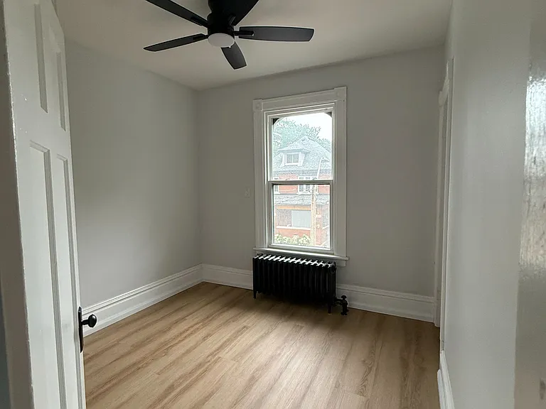 28 Eastbourne Ave #2 — Photo 20