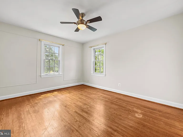 827 S Royal St — Photo 17