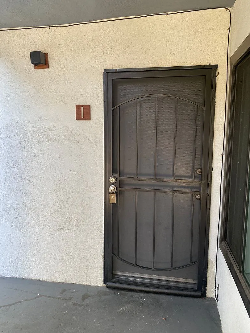 910 — Photo 4
