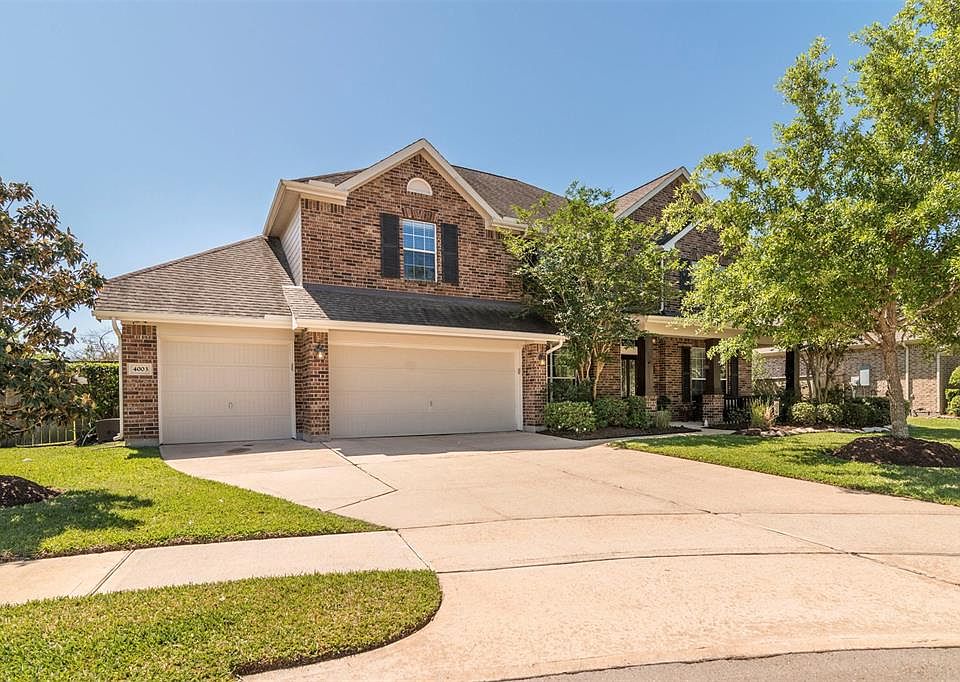 Beautiful home located in Magnolia Creek.