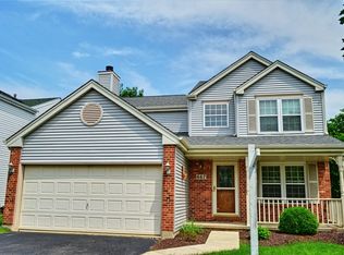 667 Nichole Ln, Geneva, IL 60134