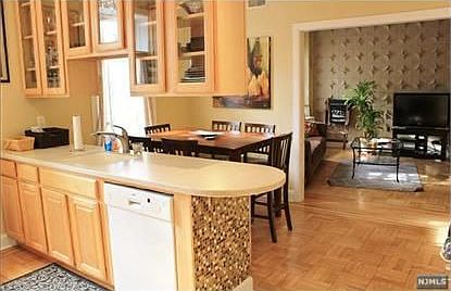 4th image of 17 51st St APT 3