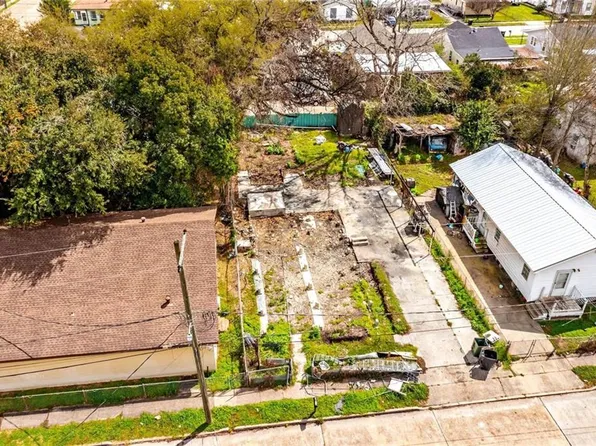 1109 Grinage St, Houma, LA 70360