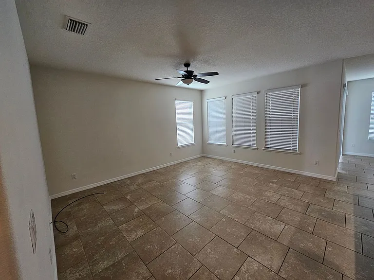 5432 SW 49th Ave — Photo 3
