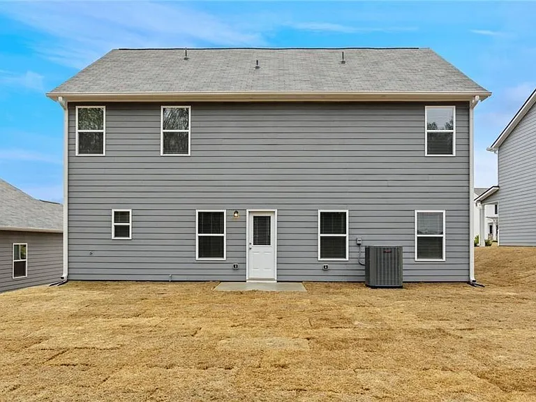 668 Mackenzie Cv — Photo 32