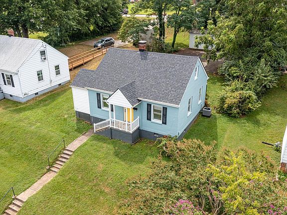 2nd image of 1327 Fort Manor Dr