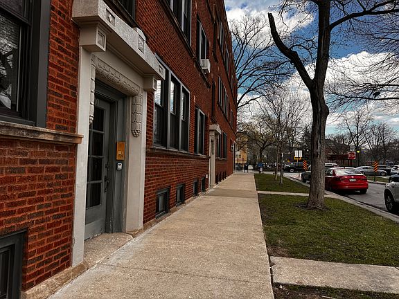 3rd image of 4634 N Francisco Ave #4