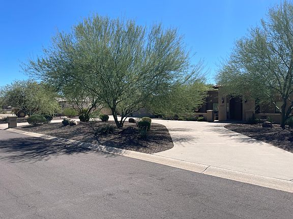 Entrance to Driveway