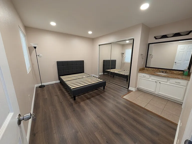 1110 W Blaine St #101 — Photo 3
