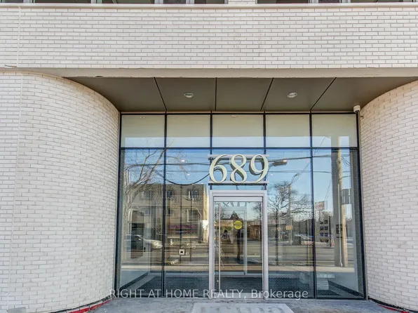 689 The Queensway, Toronto, ON