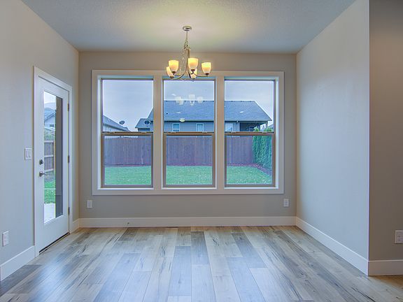 02 Dining Area