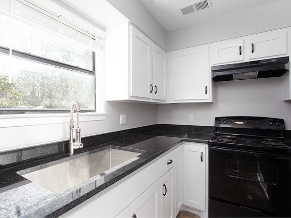 4th image of 2320 Jaguar Dr #701