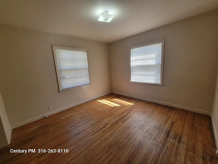 4906 E 9th St N — Photo 10