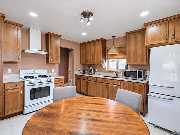 4th image of 3211 Olive Street