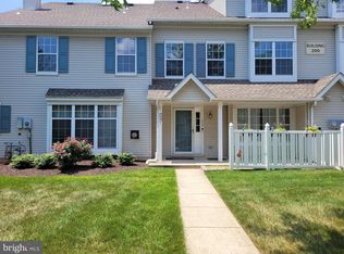 206 Oliphant Ln, Mount Laurel, NJ 08054