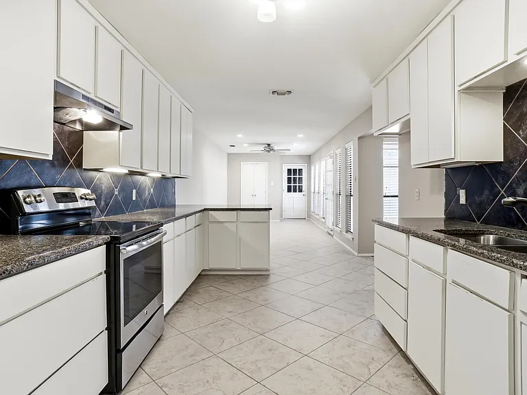 4861 Ledgestone Ct — Photo 5
