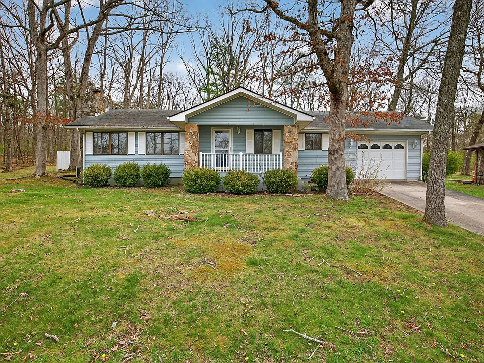 140 Lakeshire Dr