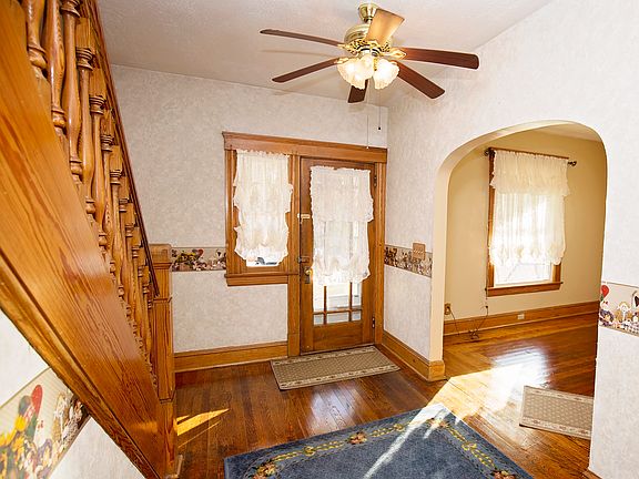2nd image of 1140 W 9th St