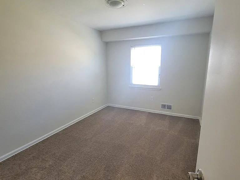 1833 Addison Rd S — Photo 11