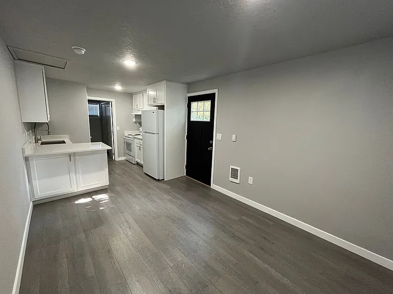 193 Rosewood Dr NW — Photo 14