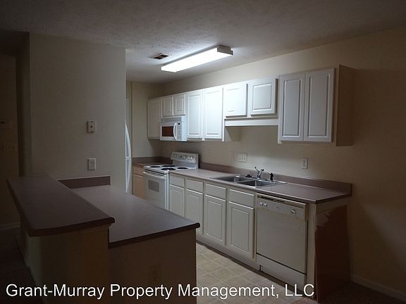 4th image of 401 Meadowland Ct APT 2