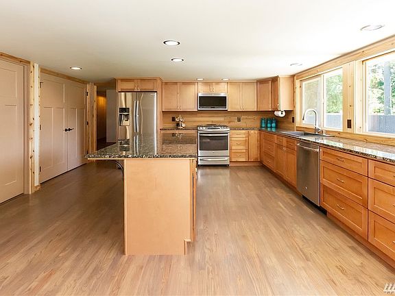 3rd image of 2992 SE Forest Villa Ct