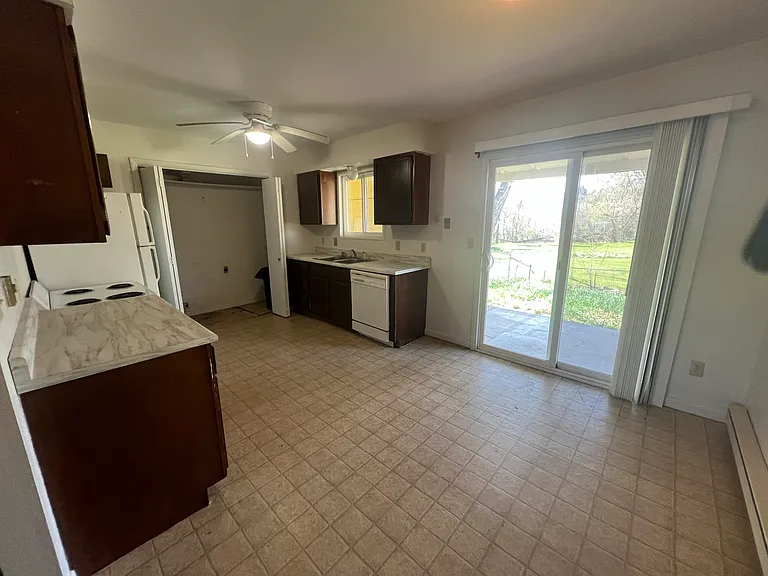 3307 Hall St — Photo 5