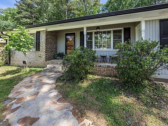 5th image of 3105 Highland Dr SE