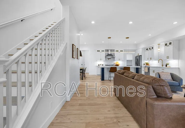 1225 Hoyt Ave — Photo 3