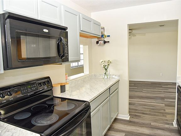 4th image of 700 Navarro Dr #C