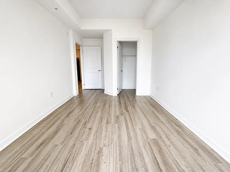85 Robinson St #906 — Photo 8