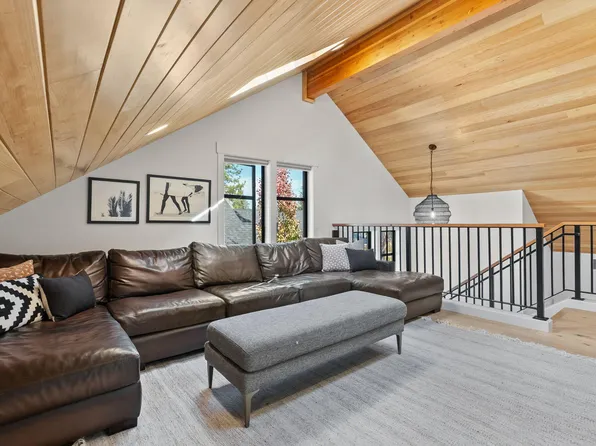 1185 NW Singleton Pl, Bend, OR 97703