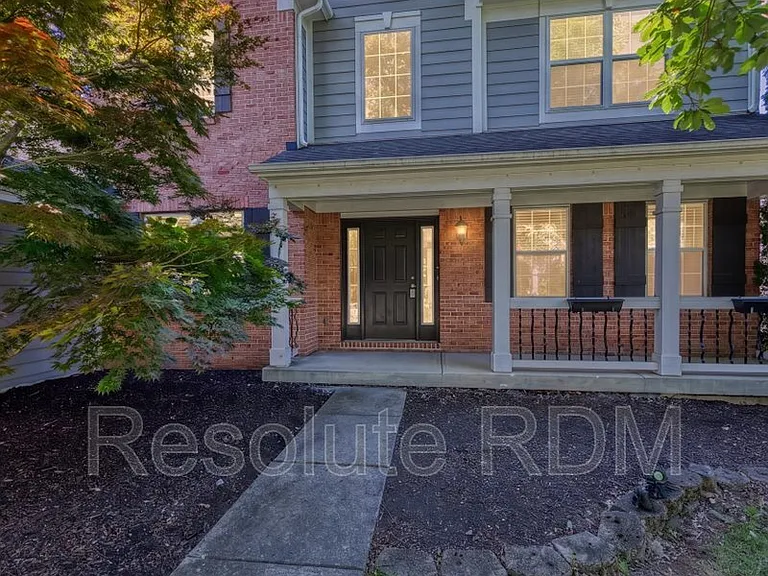 8262 Plumwood Ln — Photo 1