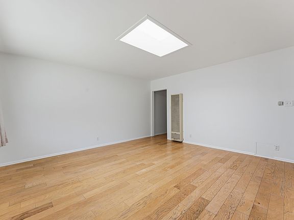 3rd image of 314 Culver Blvd