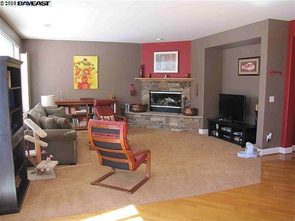 4th image of 4636 Persimmon Dr