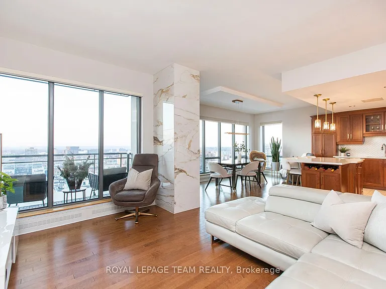 90 George St #1108 — Photo 3