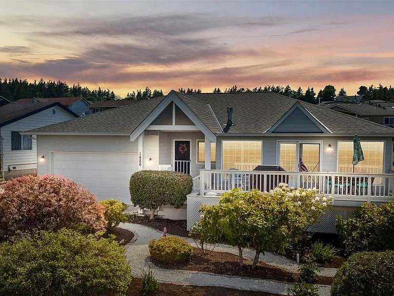 1486 SE Camano Dr — Photo 3