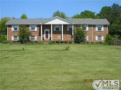 2nd image of 1100 Gibbs Ln