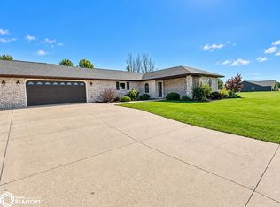 904 S 5th St, Wapello, IA 52653