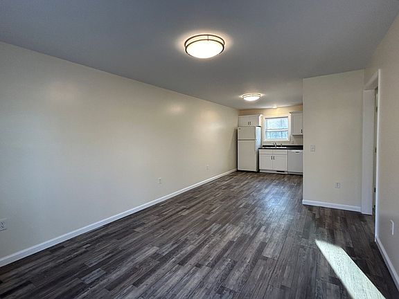 2nd image of 2301 Lakeland Dr APT 3