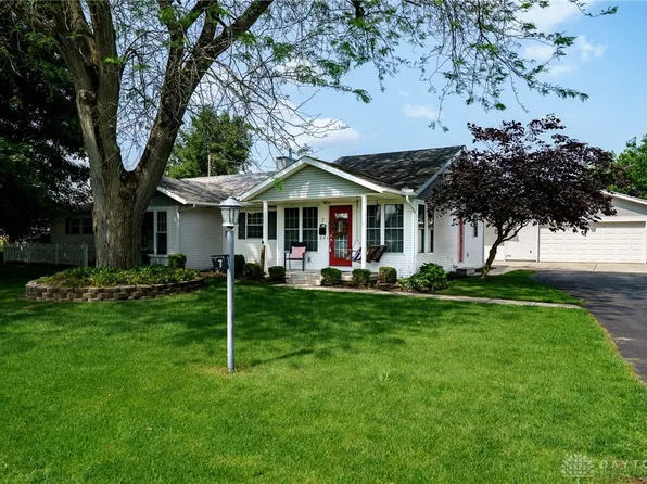 7 Kiser Dr, Tipp City, OH 45371